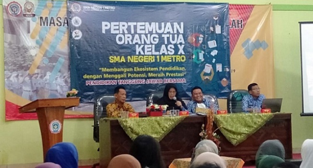 PERTEMUAN ORANG TUA KELAS X SMAN 1 METRO TAHUN 2019