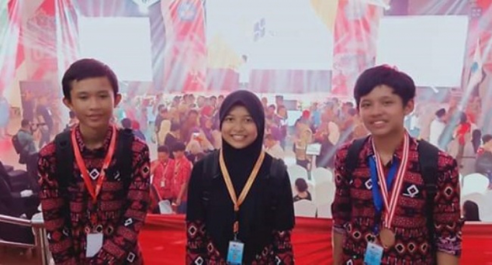 TIGA(3) SISWA SMAN 1 METRO MEWAKILI LAMPUNG PADA OSN 2019 DI MANADO