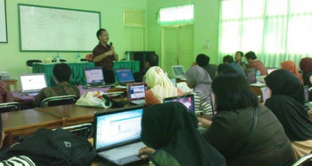 Workshop Pengembangan Kurikulum dan Bahan Ajar